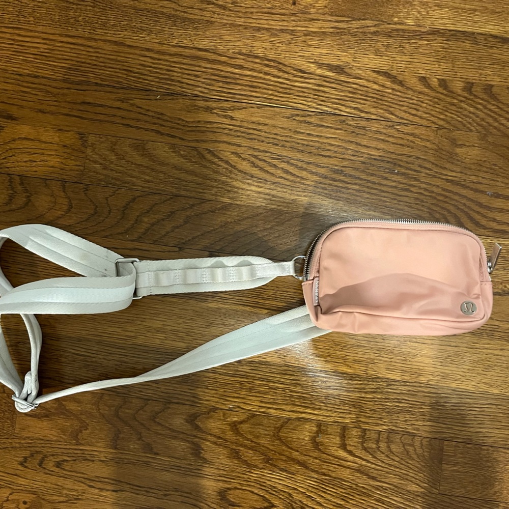 lululemon belt bag!